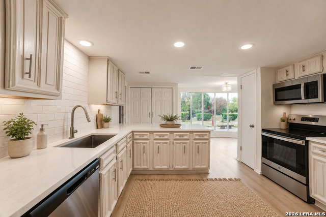 3418 Wimbledon Property Photo 23