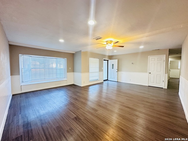 10806 Lazy Oaks Dr Property Photo 3