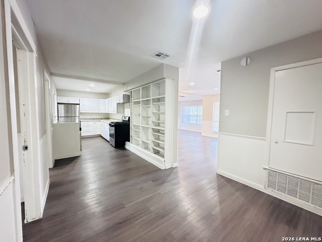 10806 Lazy Oaks Dr Property Photo 5