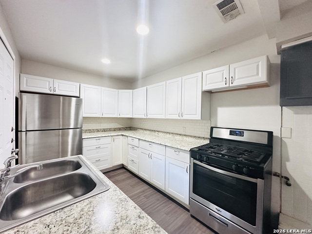 10806 Lazy Oaks Dr Property Photo 6