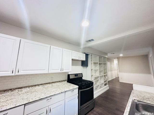10806 Lazy Oaks Dr Property Photo 7