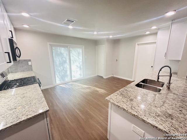 2914 Greenacres Property Photo 4