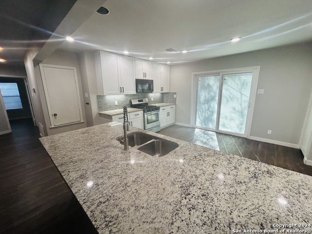 2914 Greenacres Property Photo 6