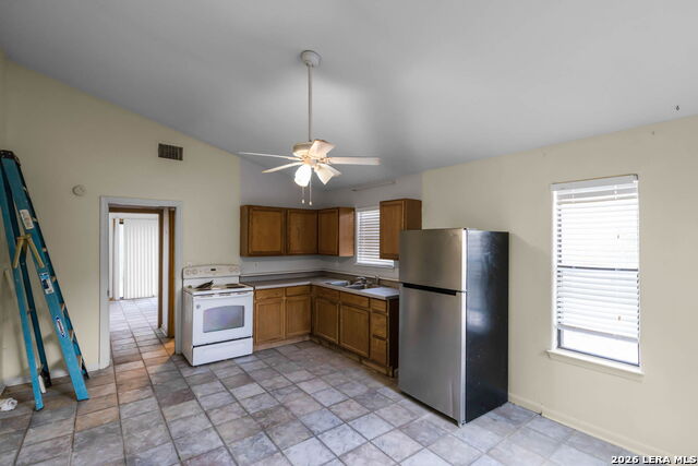 1200 & 1340 Hinch Property Photo 16