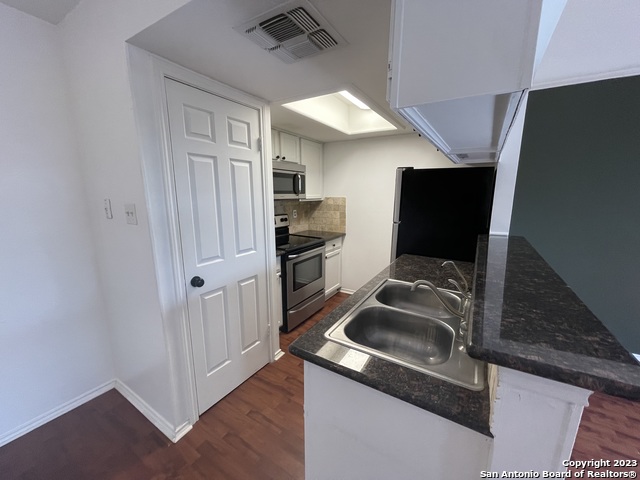11610 Vance Jackson Rd Property Photo 6
