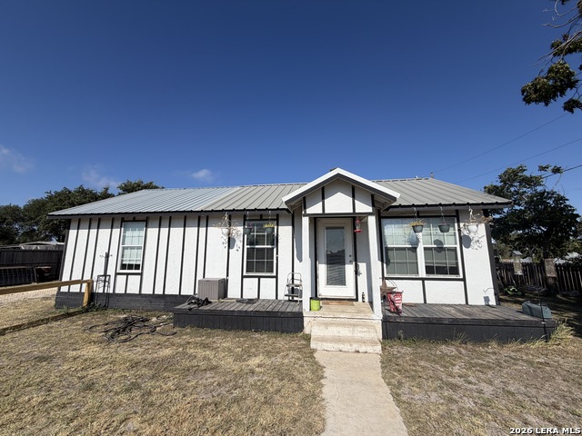 902 S State Highway 55 Property Photo 1