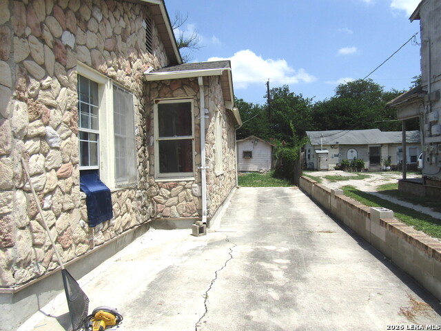 919 Alametos Property Photo 21