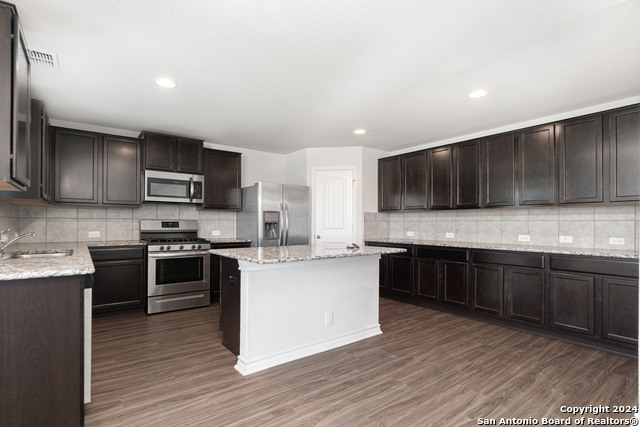 2611 Barbwire Way Property Photo 5