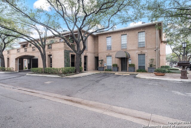 7707 Broadway Property Photo 2