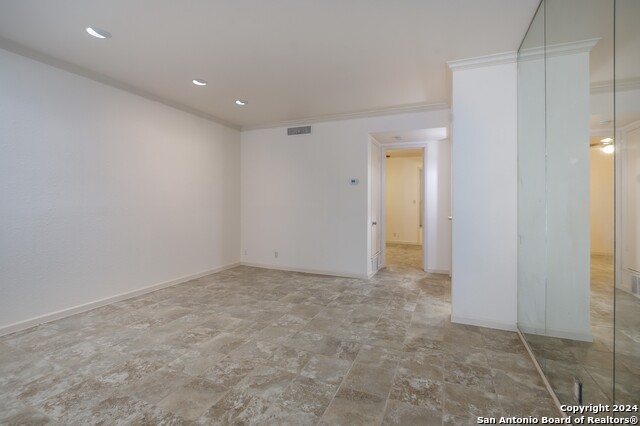 7707 Broadway Property Photo 5