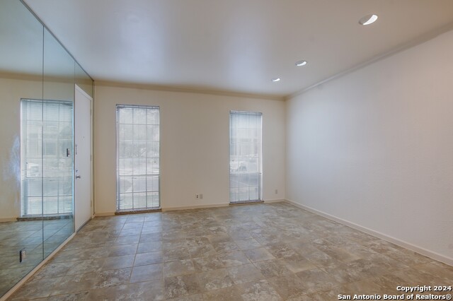 7707 Broadway Property Photo 7