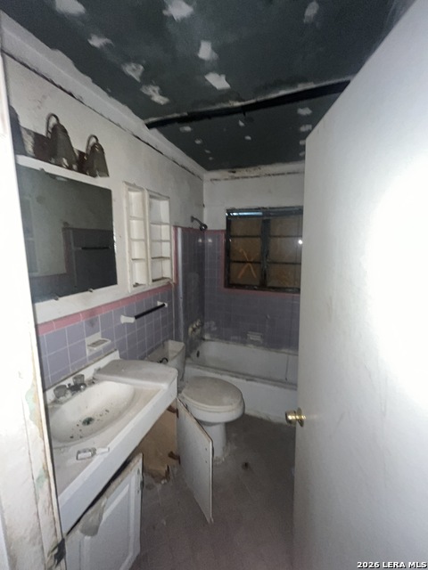 323 Tomrob Property Photo 10