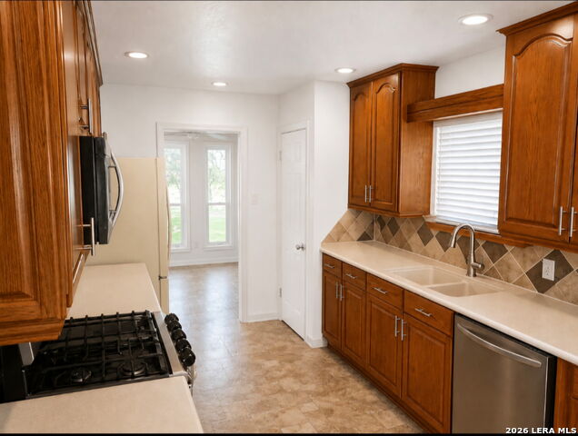 907 Redway Ln Property Photo 14