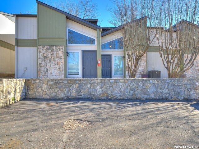 100 Lorenz Rd Property Photo 10