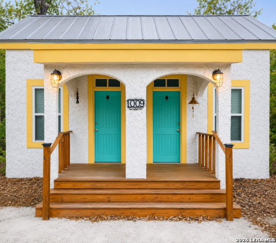 1009 Gillespie St Property Photo 1