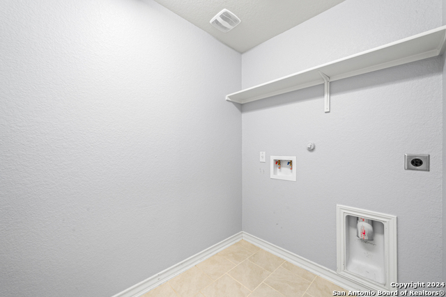 1618 Mossy Jasper Property Photo 5