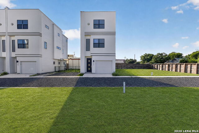 1735 W Gramercy Pl Property Photo 1
