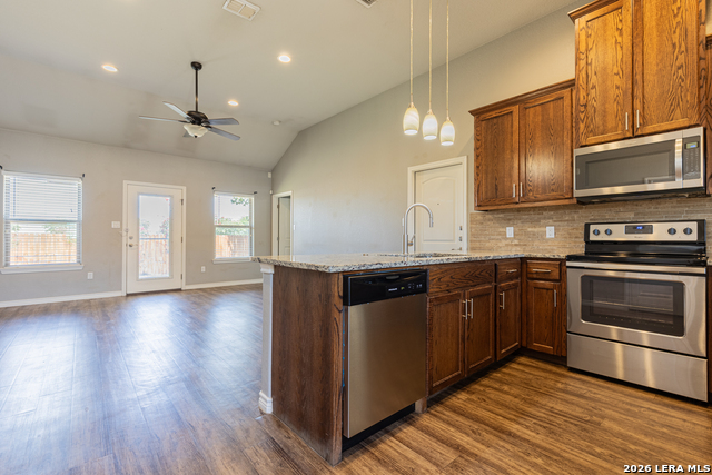 120 Navarro Xing Property Photo 5