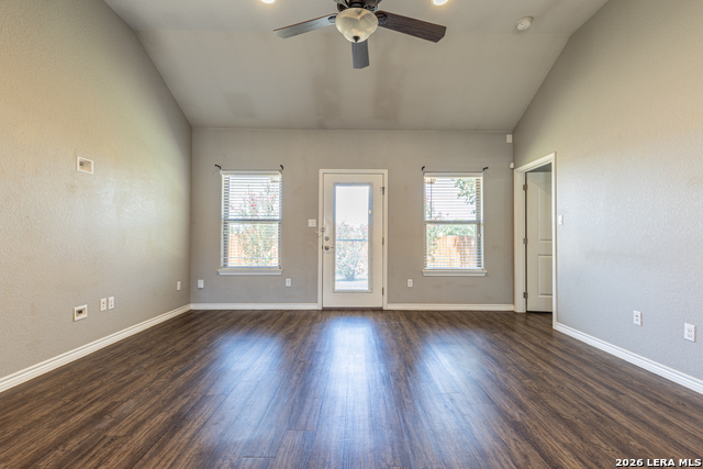 120 Navarro Xing Property Photo 14