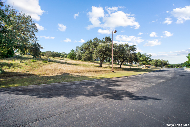 1104 Kings Cove Dr Property Photo 4