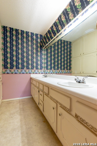 4118 Coughran Rd Property Photo 18