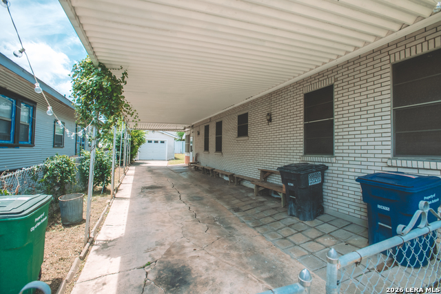 206 University Property Photo 15