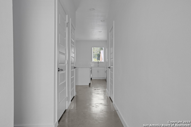 911 Piedmont Ave Property Photo 3