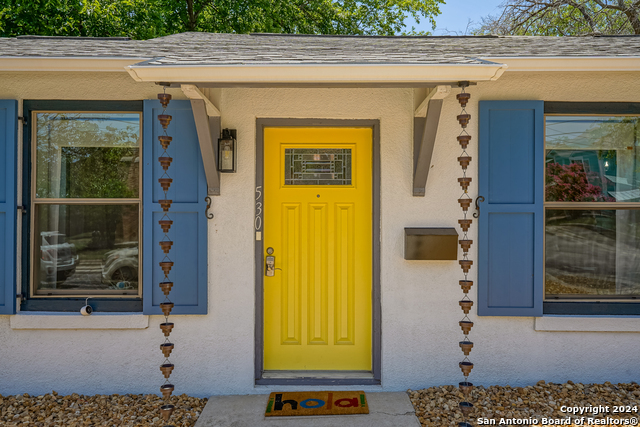 530 E Myrtle St Property Photo 3