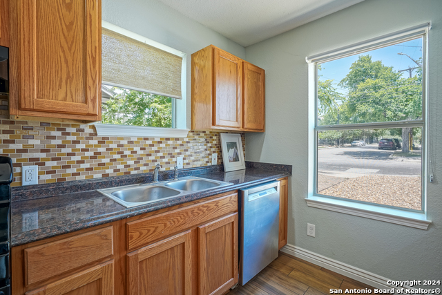 530 E Myrtle St Property Photo 6