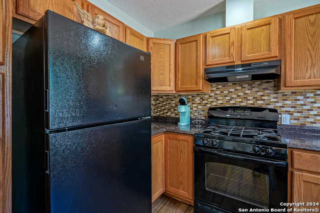 530 E Myrtle St Property Photo 8