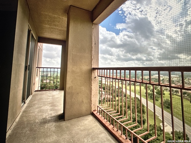 1 Towers Park Ln Property Photo 7