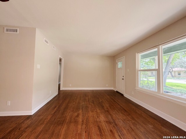539 Oakleaf Dr Property Photo 2