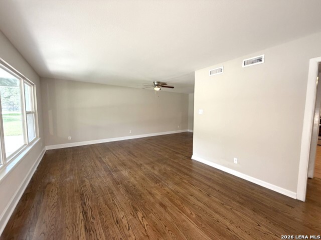 539 Oakleaf Dr Property Photo 4