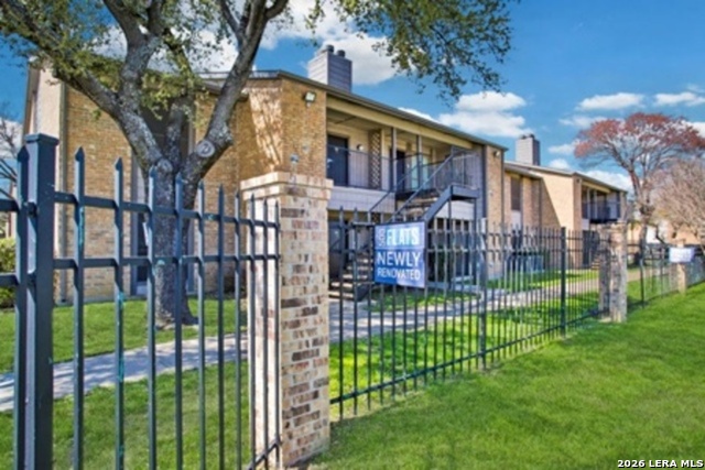 500 E Loop 820 Property Photo 11