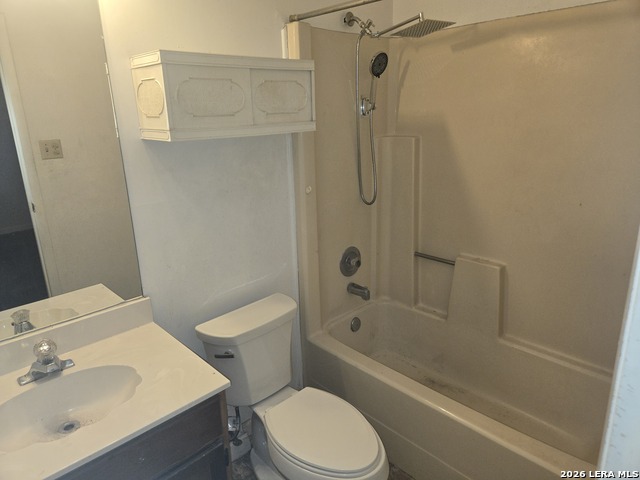 320 Station St Property Photo 8