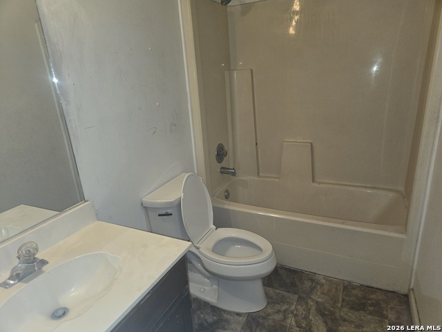 320 Station St Property Photo 9