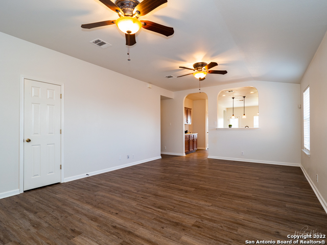 129 Crane Crest Dr Property Photo 3