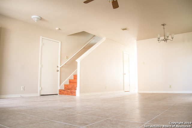 8922 Branding Field Property Photo 5