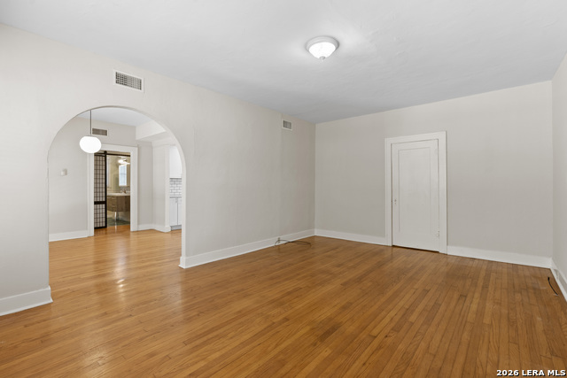 526 Pershing Ave Property Photo 4