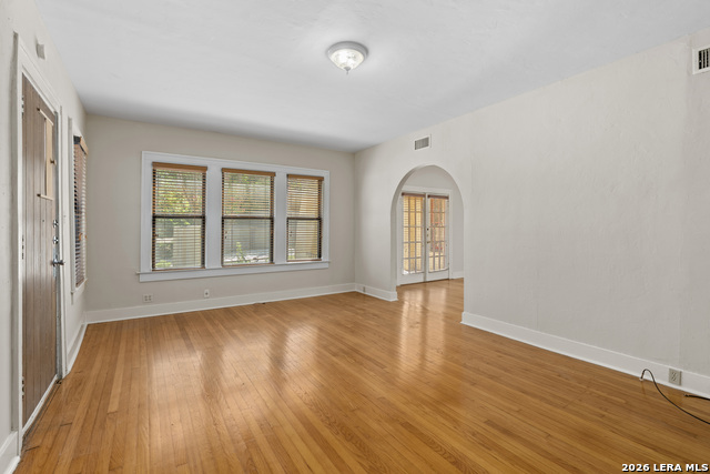 526 Pershing Ave Property Photo 5