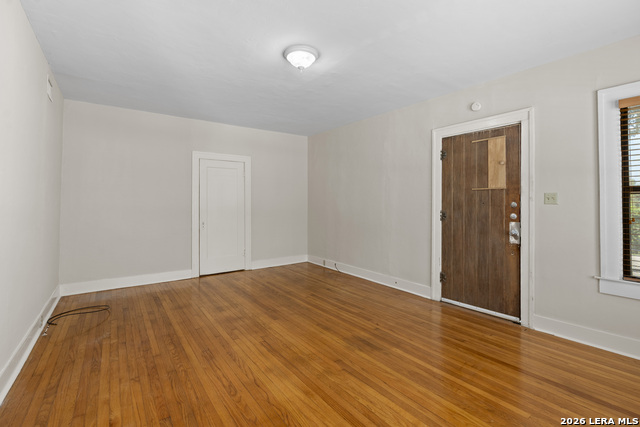 526 Pershing Ave Property Photo 6