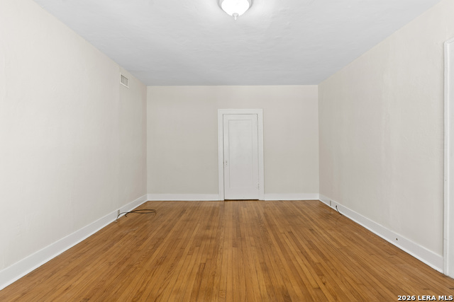526 Pershing Ave Property Photo 8