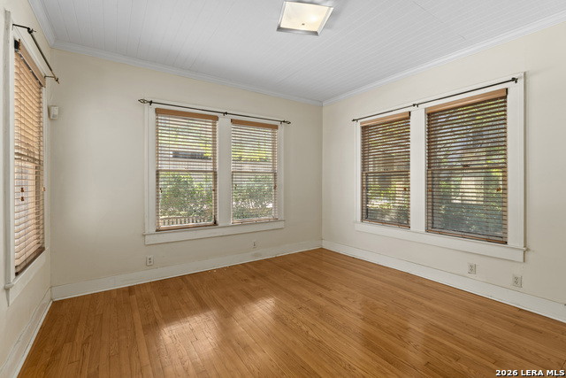 526 Pershing Ave Property Photo 17