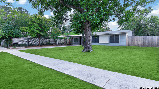 219 Leonidas Dr Property Photo 2