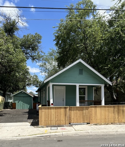 307 E Lambert Property Photo 1