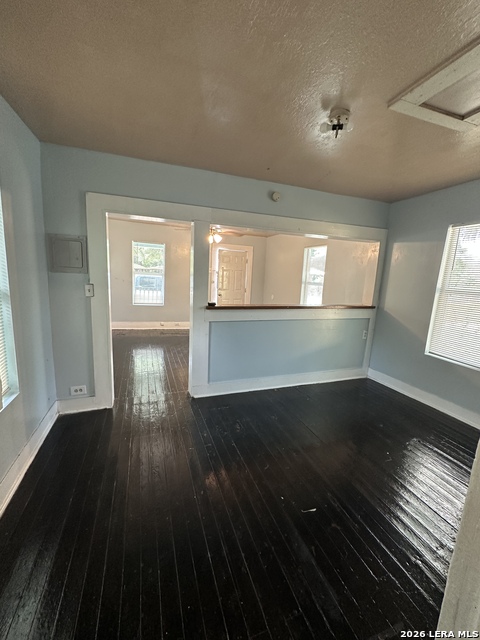 307 E Lambert Property Photo 4