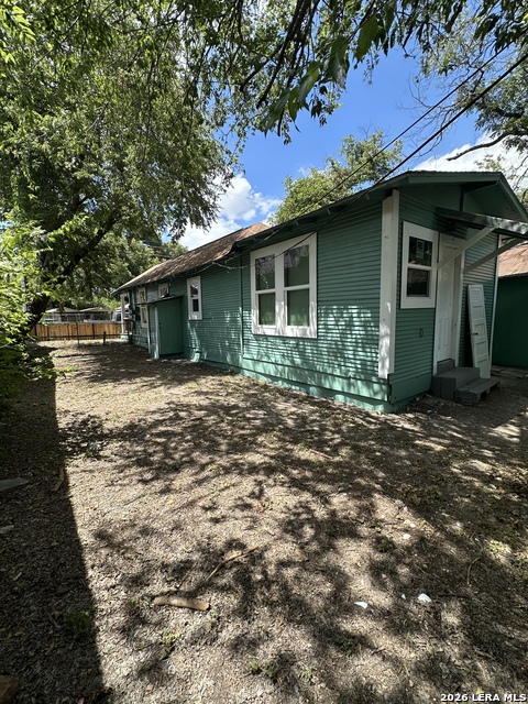 307 E Lambert Property Photo 9