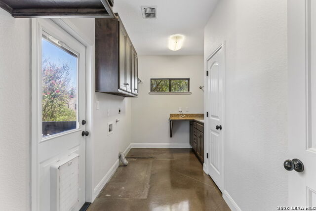 406 Marsh Oval Property Photo 17