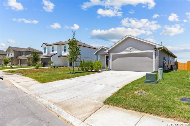 1675 House Finch Drive Property Photo 4