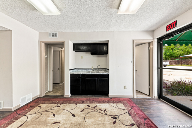 1131 Babcock Rd Property Photo 5